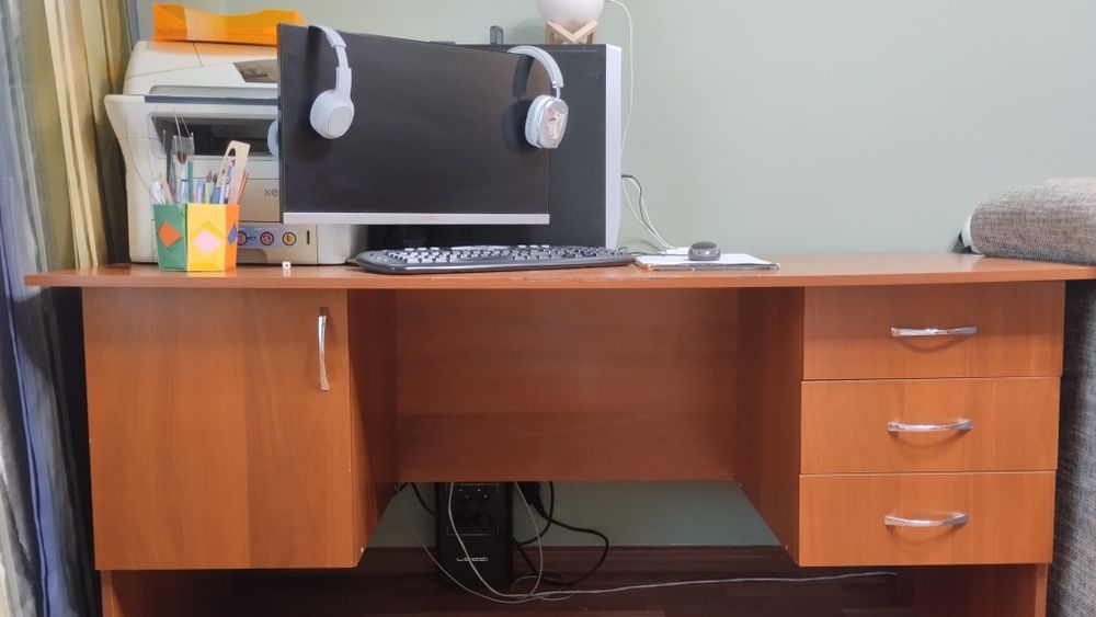 Продам офисный/письменный стол