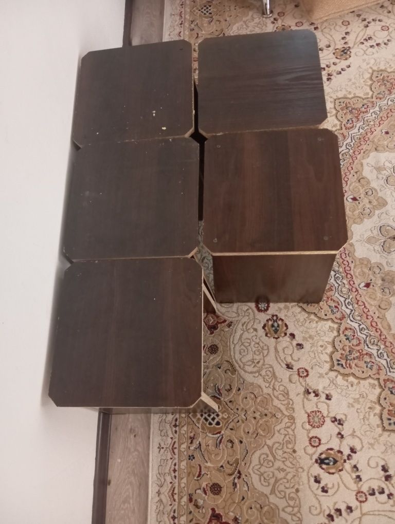 Стол стулья ковер 3×5