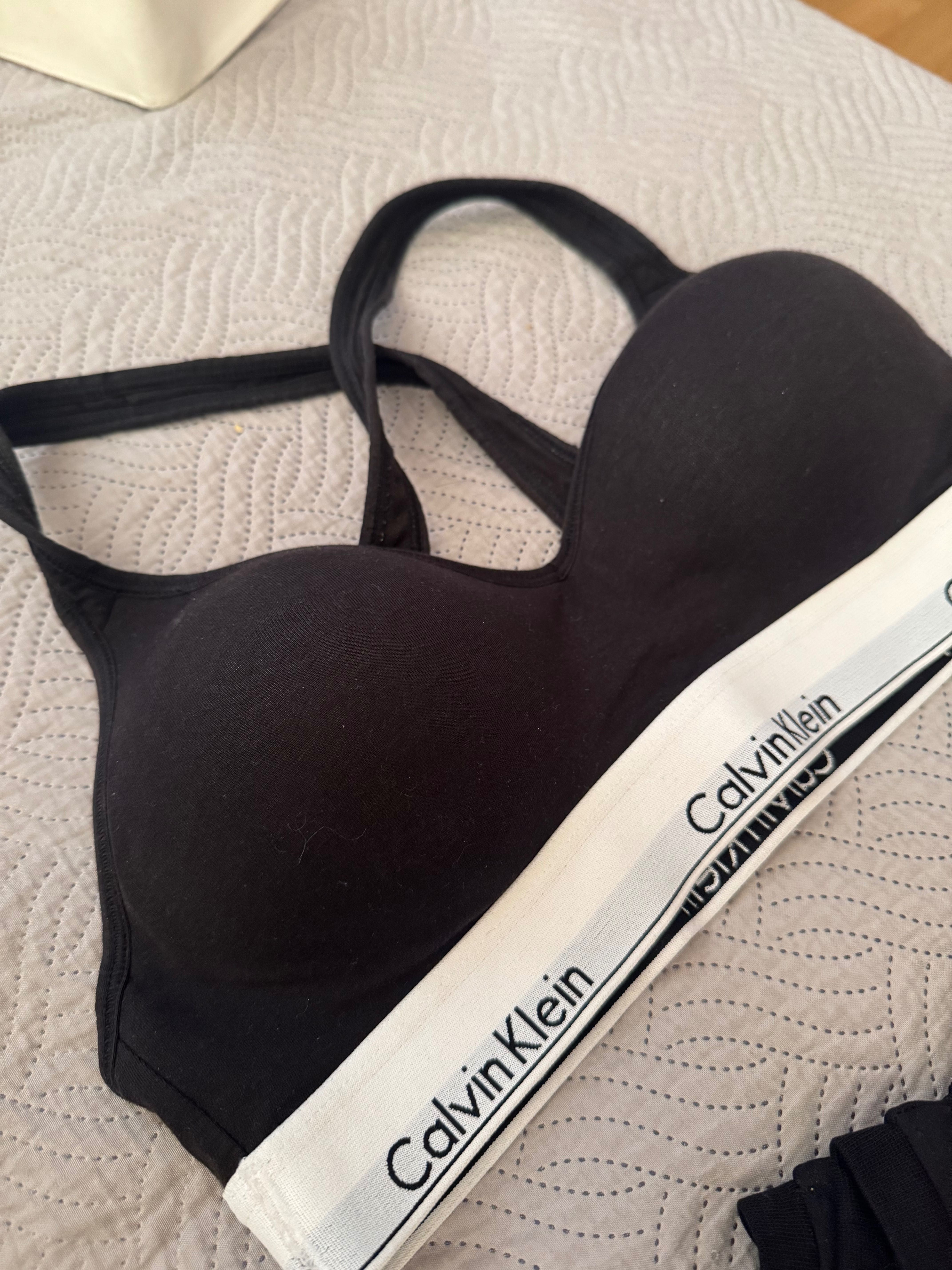 Спортен сутиен Calvin Klein