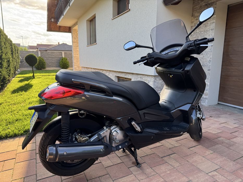 Yamaha x-max 250