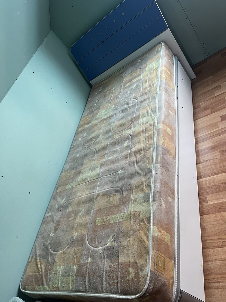Продам кровать и парту