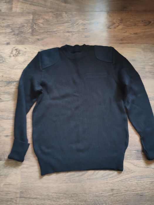 Черен униформен пуловер