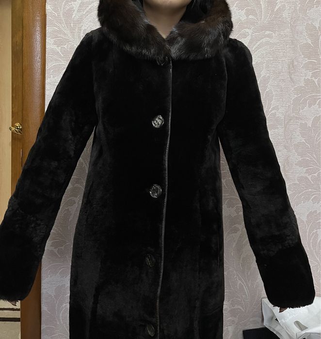 Шуба мутон, с норковой вставкой на воротнике