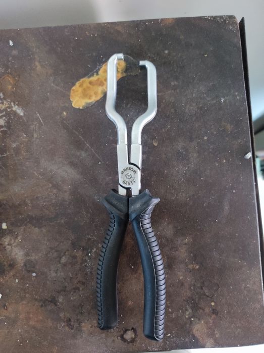 Щипцы для демонтажа топливных линий