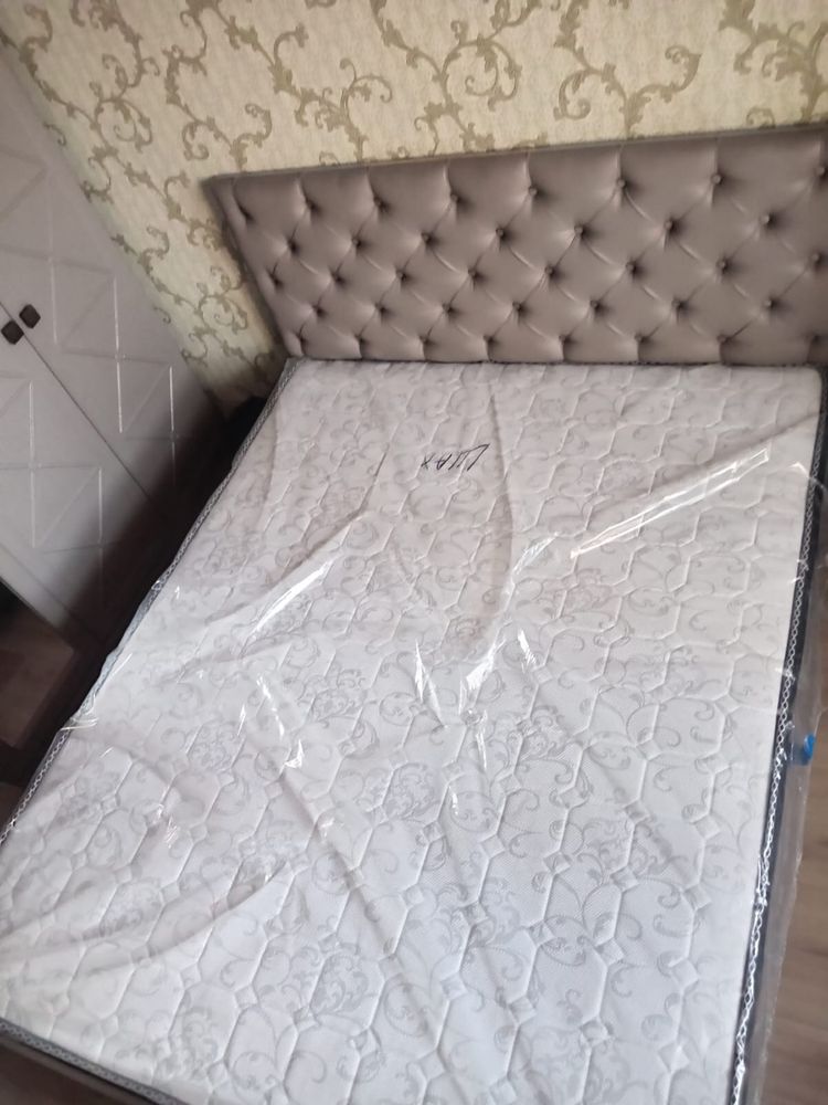 Продам кровать с матрасом