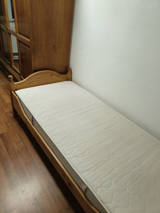 Pat lemn masiv cu somieră reglabila+saltea