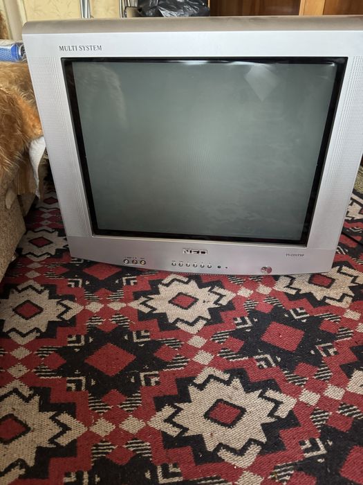 ПОДАРЯВАМ стари работещи телевизори