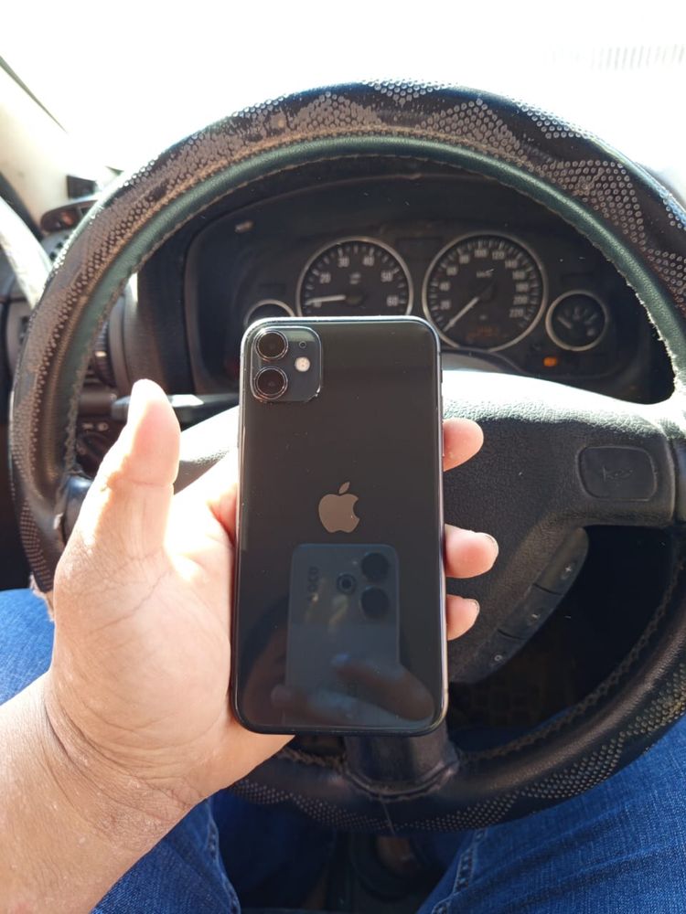 Iphone 11 в идеальном состаяний.