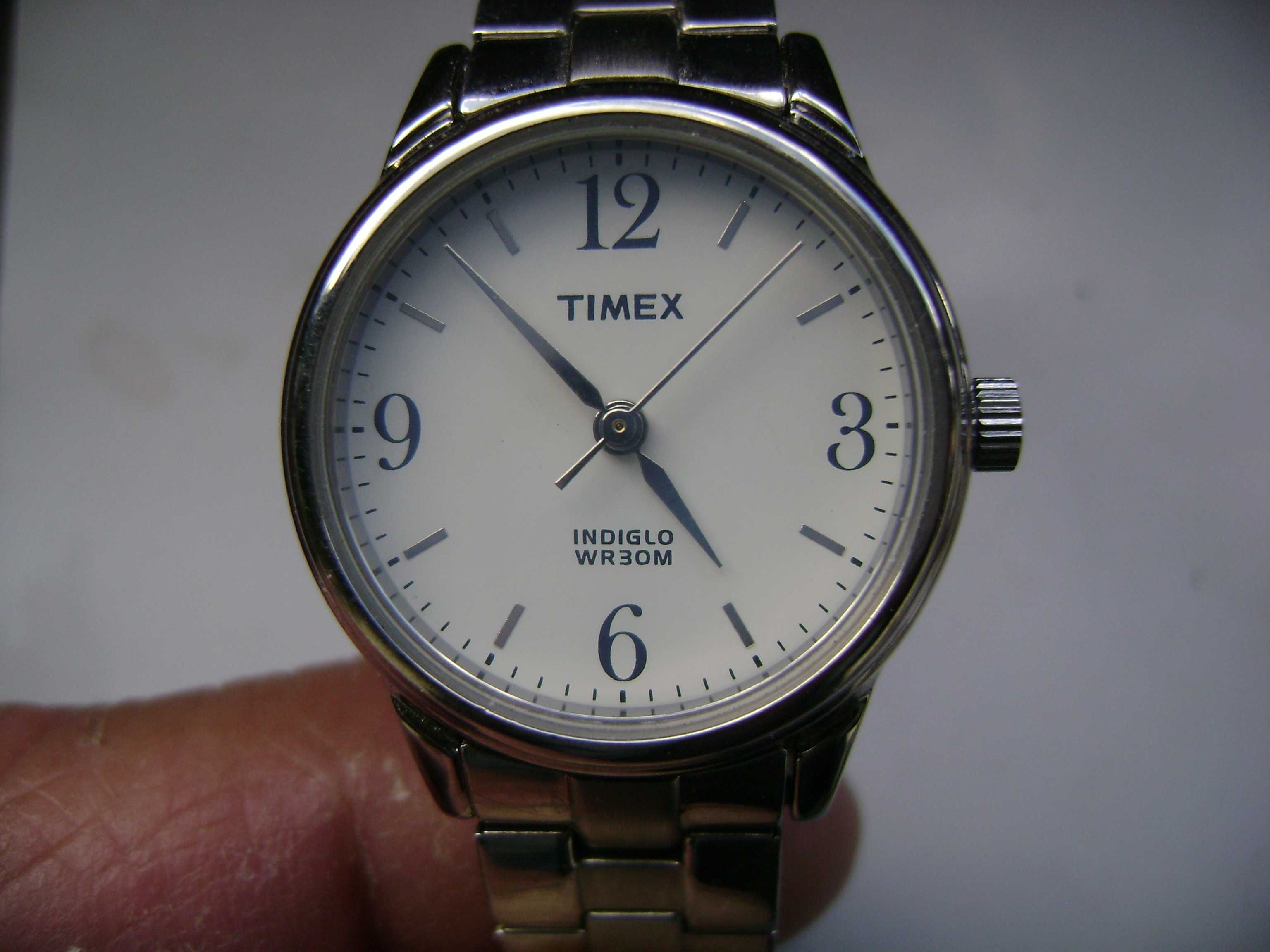 Продавам 4  дамски кварцови и 1 мех.часовник Timex,Festina,Leumas,Yema