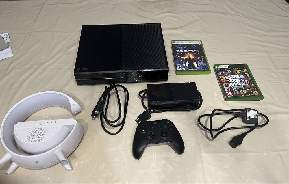 Продам иди обменяю xbox one fat с комплектом