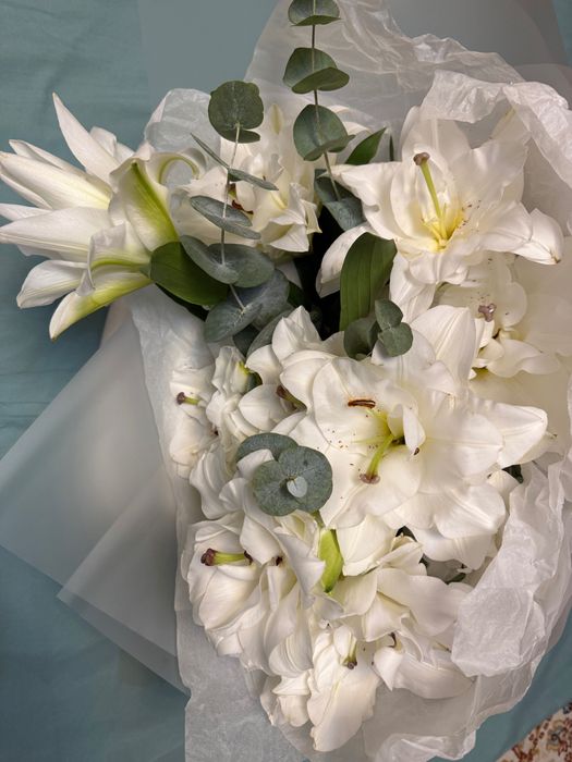 Лилии белые, 80 см