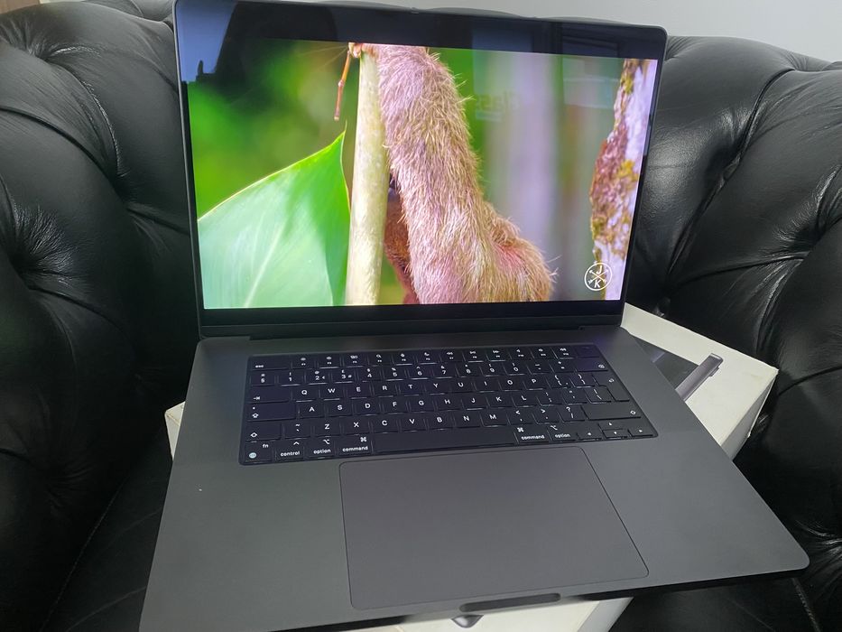 MacBook Pro 16-inch/ M4 Pro / 48 Gb RAM / 512 Gb / Black / Ca nou