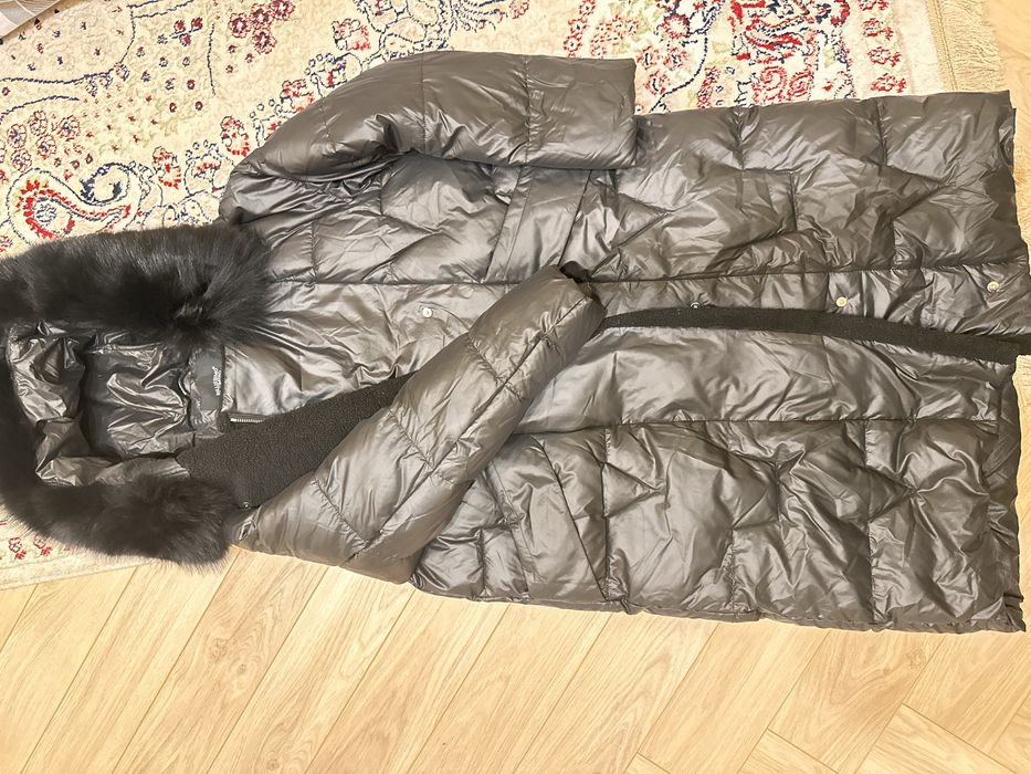 Продаю зимнюю куртку в отличном состоянии!