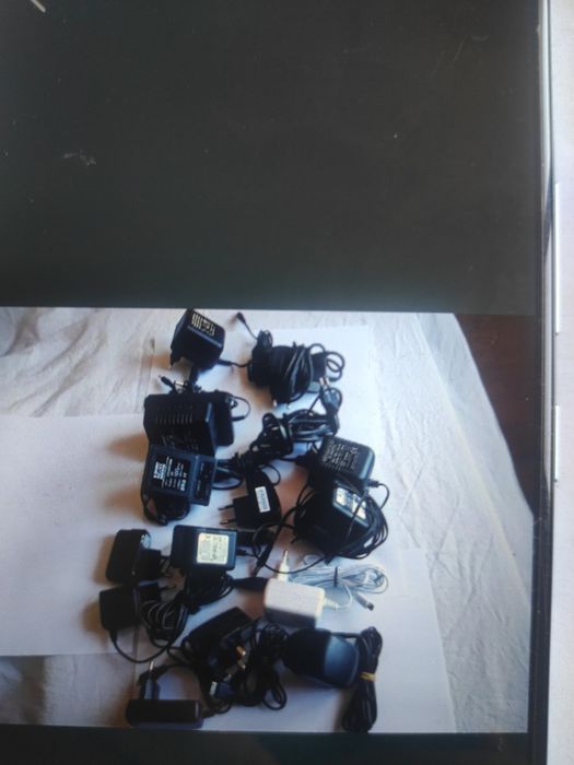 Incărcătoare cu diferite tensiuni de alimentare