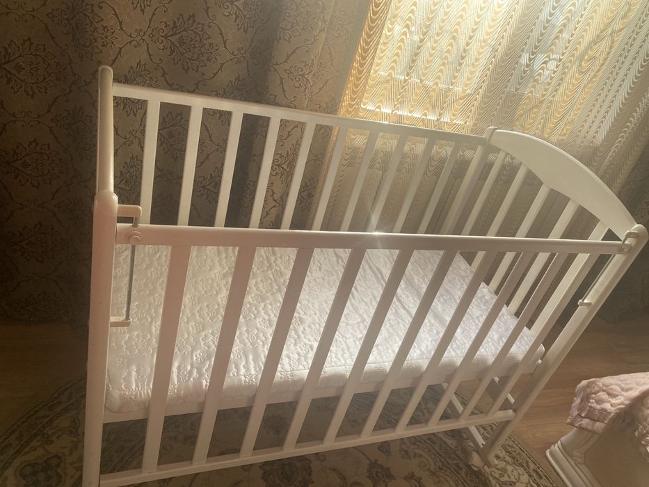 Детский кровать белый свет почти новая