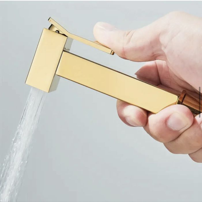 Интимен душ за топла и студена вода