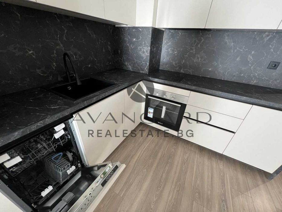 Продава се Тристаен апартамент в Пловдив, Кършияка - 115 кв.м за 1530 €/кв.м - Снимка #2