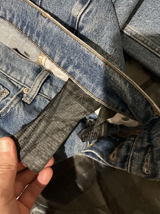 Два броя дънки зара за 30лв.