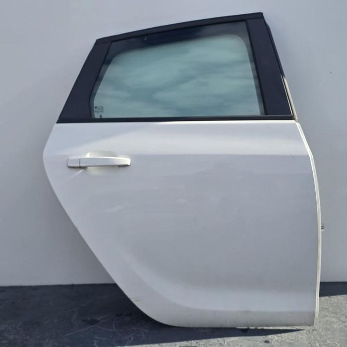 Portiera usa dreapta spate defect minor Opel Astra J Facelift