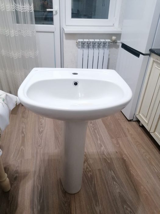 Раковина-тюльпан  в отличном состоянии 20000 тг