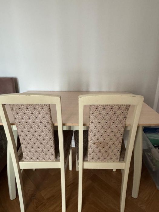 Продам стол с двумя стульяит