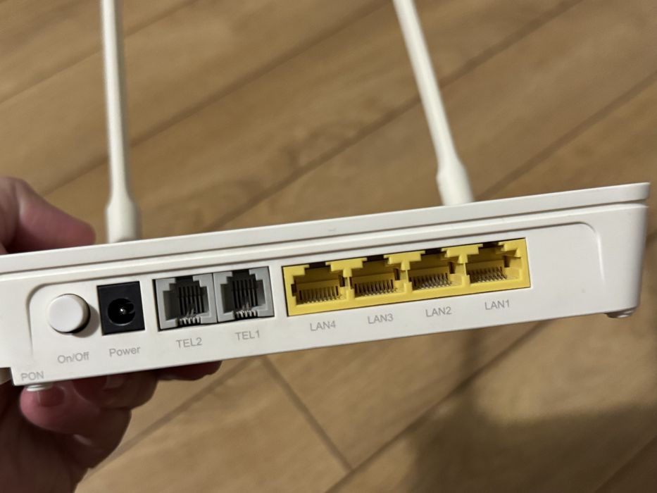 Huawei EchoLife HG8245H5 рутер/рутър