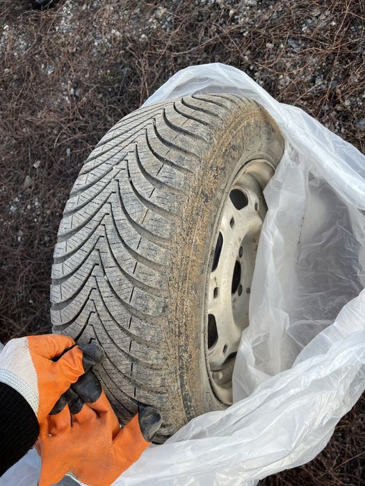 Продам б/у летние шины с дисками