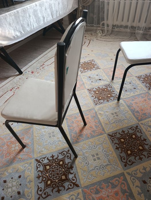 Стуль почти не использованный  8шт