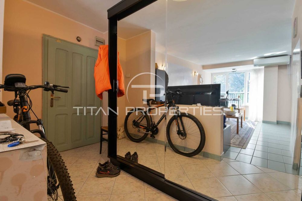 Двустаен обзаведен апартамент в Центъра