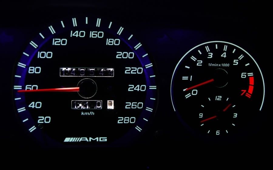 Плазменные шкалы вашего щитка приборов на  Mercedes-Benz E-класс W124