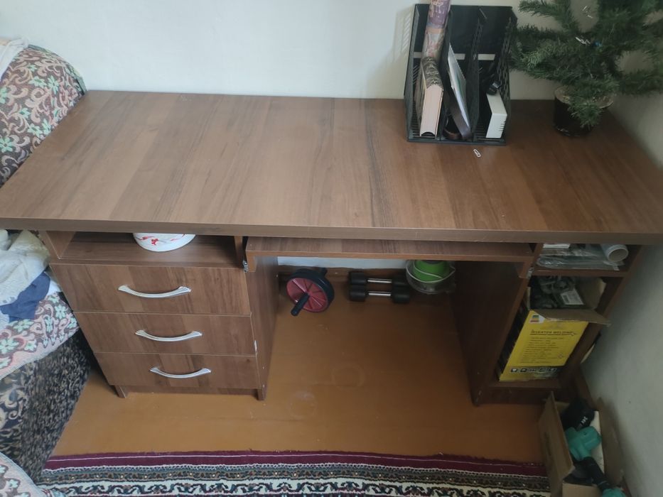 Стол письменный/компьютерный