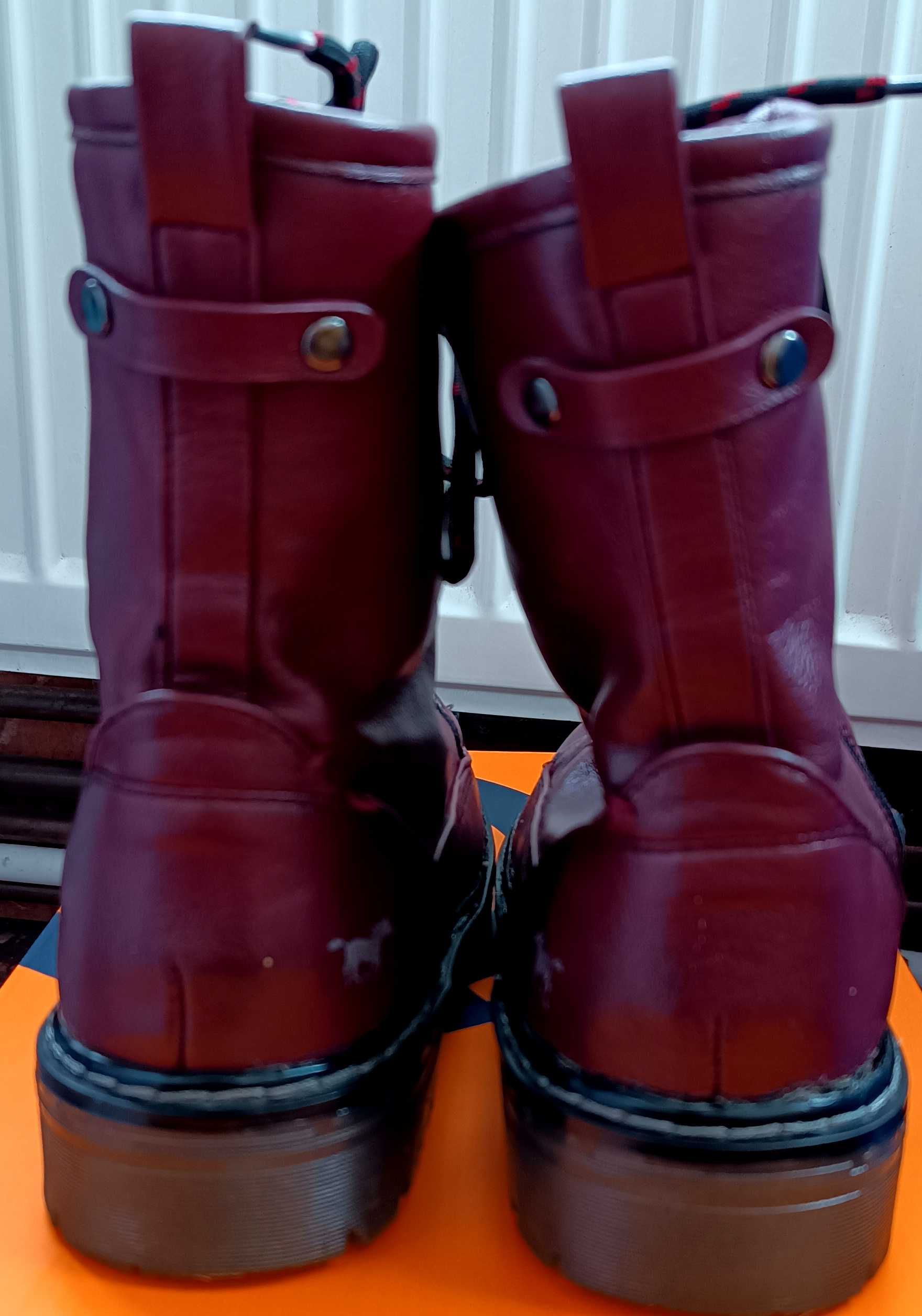 Botine damă marca MUSTANG mărimea 40 din piele ecologică