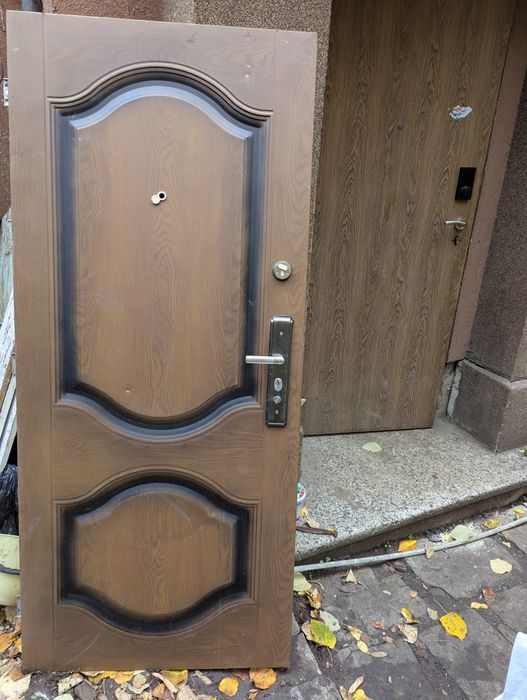 Врата метална с пяна