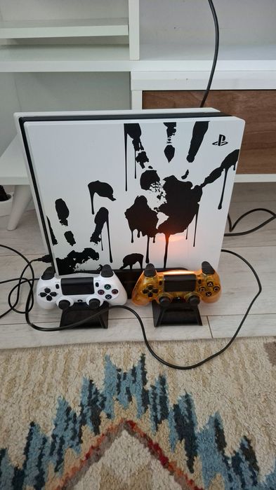 Vând Playstation 4 pro ediție limitată