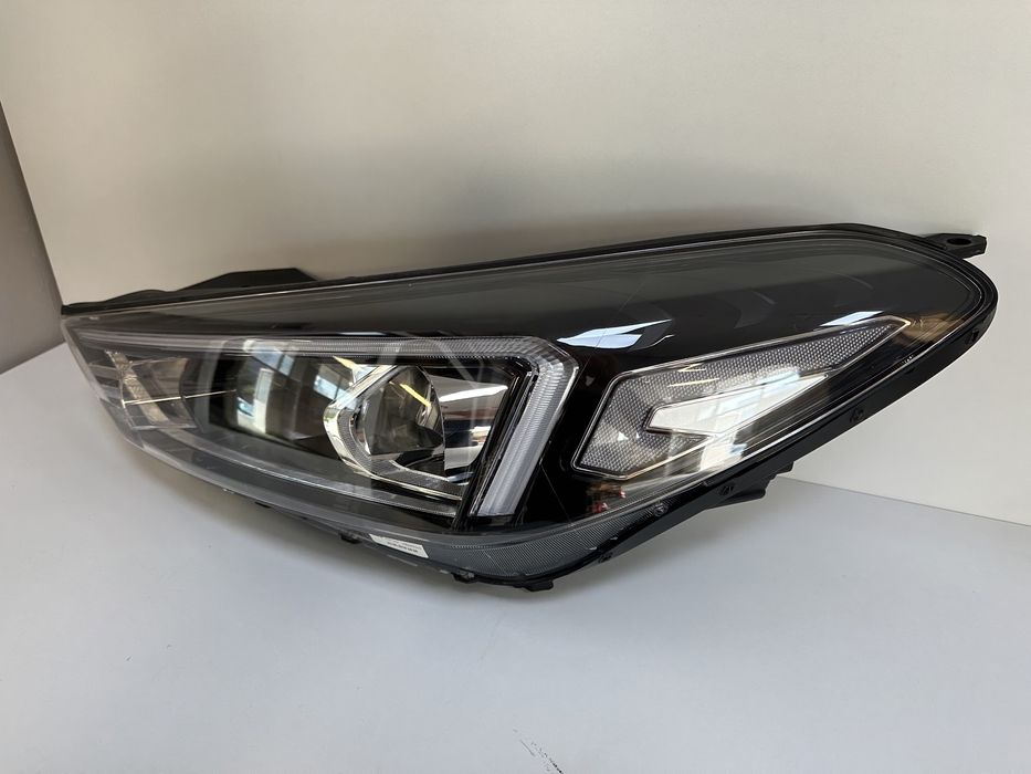 Hyundai tucson фар фарове ляв