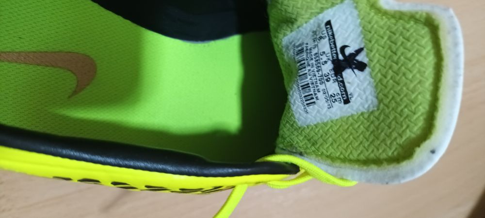 Детски футболни обувки