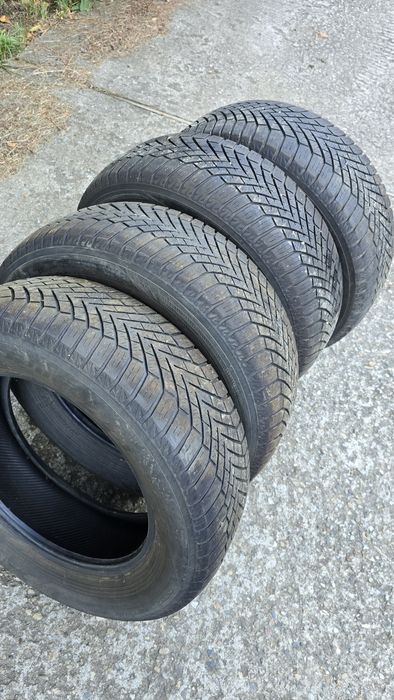 Set 4 anvelope iarnă Yokohama BluEarth*Winter V906 215/60 R16 99H XL (