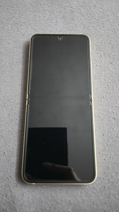 Безупречен Samsung Z Flip 6 256gb