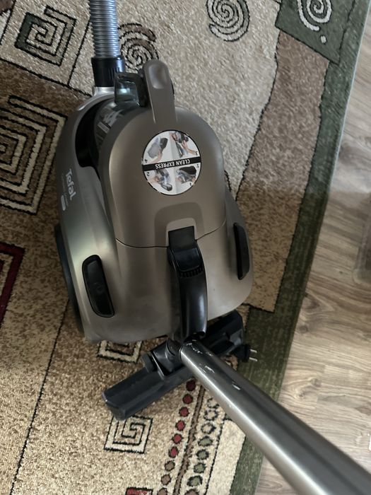 Пылесос , работает,