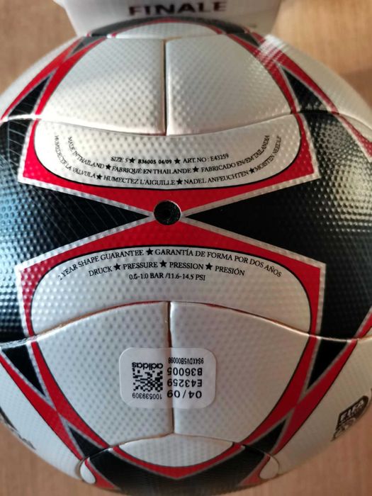 Minge Adidas Finale 9, minge oficială a Ligii Campionilor 2009/2010