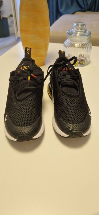 Adidasi Nike 270