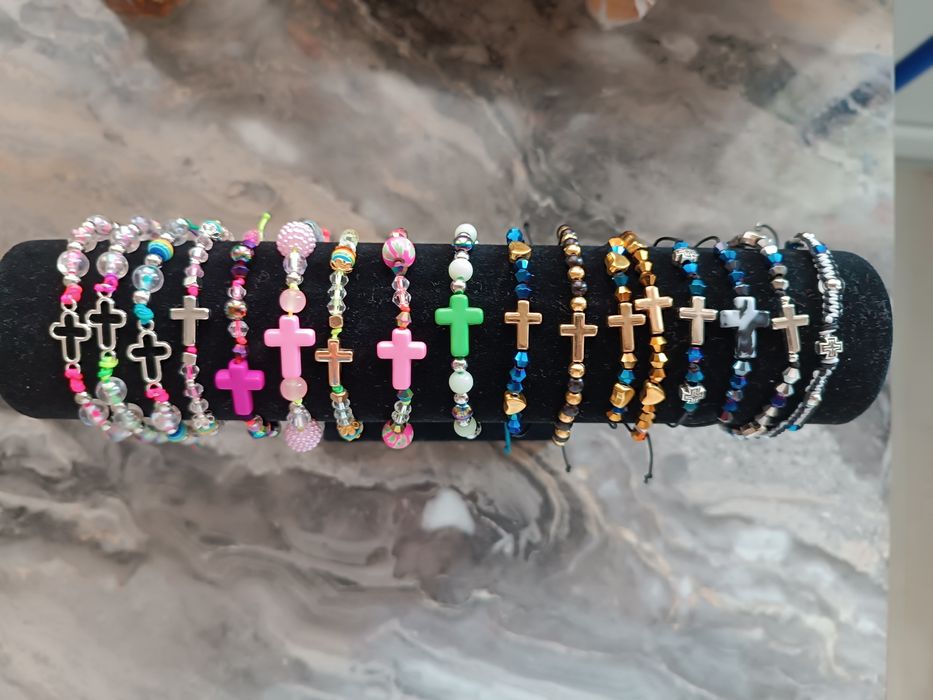 Гривни на конец.. Гривни с букви и имена, гривни талисмани