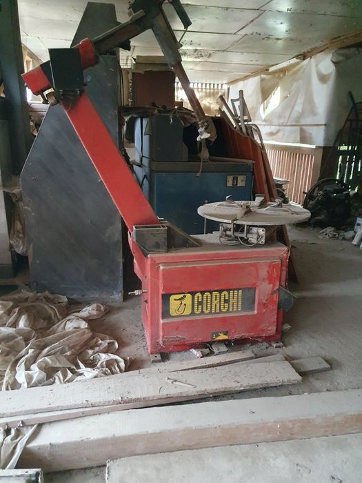 Mașina de echilibrat/jantat roți și Compresor 2 cilindri inV