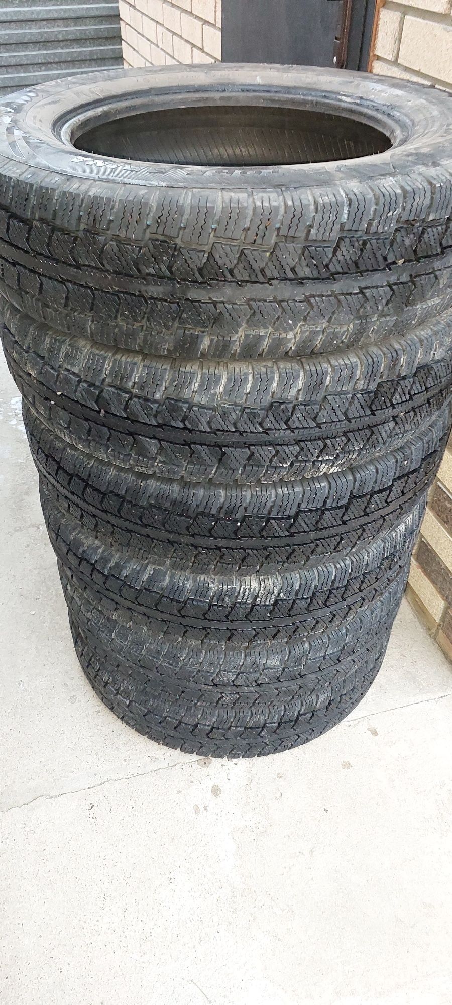 Продам зимние шины на Газель Viatti 185/75R16C