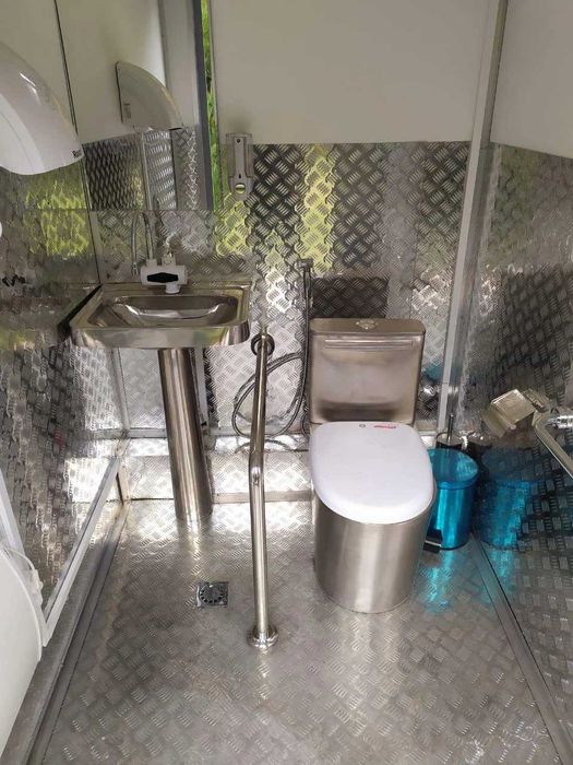 Сантехника в общественных уборных