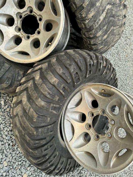 Jante aliaj R16 și cauciucuri 33x13,5 Mickey Thompson Patrol, Toyota,