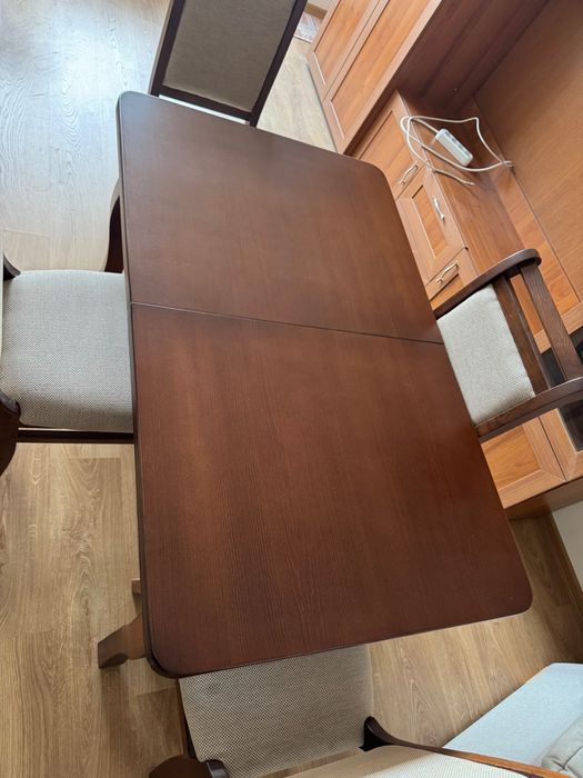 дървена маса с 6 стола