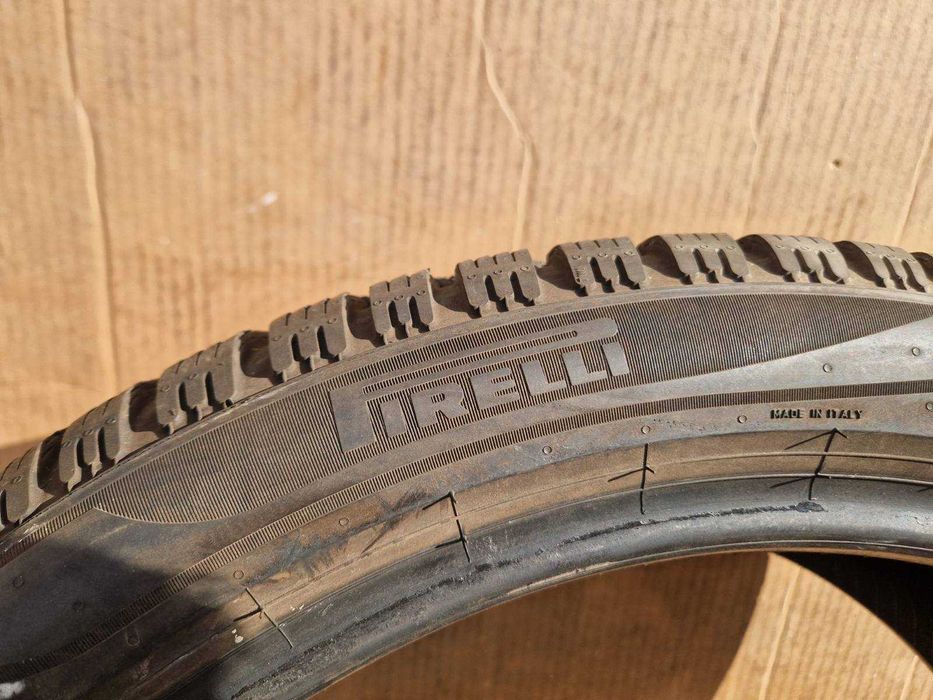 1 Pirelli R19 225/45/
 Зимна гума
DOT2422