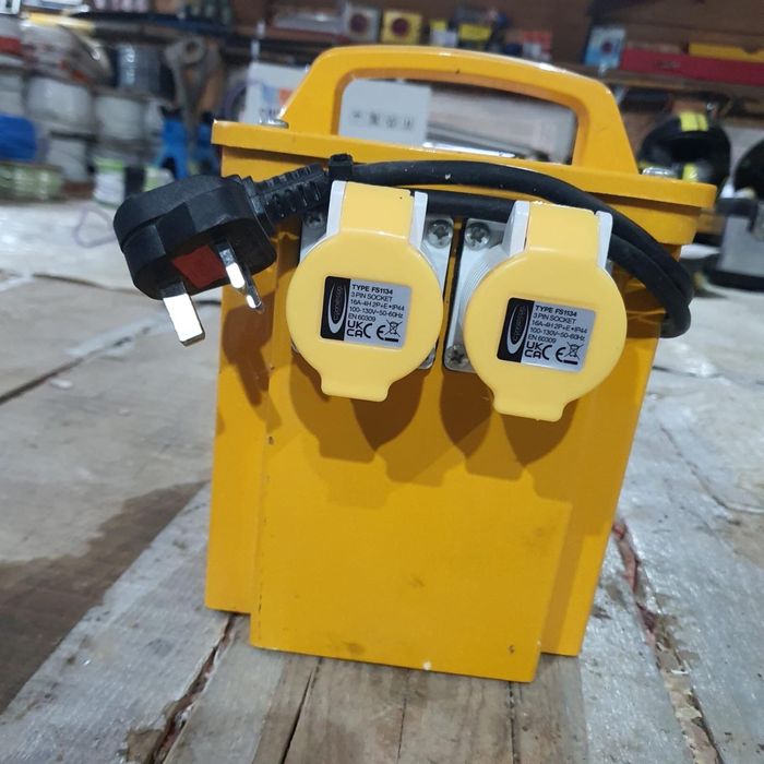 Circular Dewalt 743N 110v cu transformator 3300va