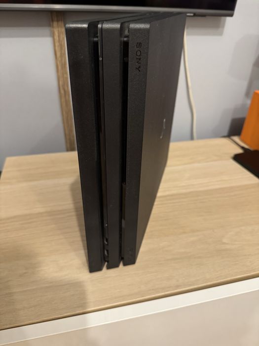 PS4PRO 1Tb -stare 10/10